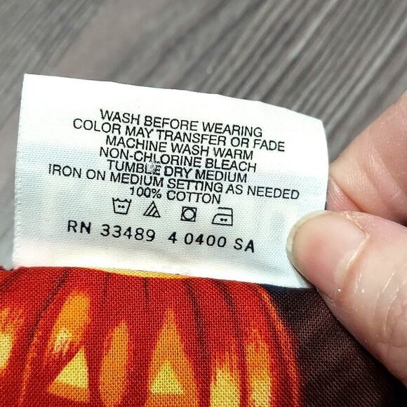 Landau Women's Halloween Themed V-Neck Short Sleeve Pullover Scrub Top - Picture 5 of 5